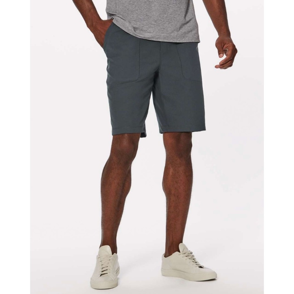 Lululemon Long Weekend Short Mens M Melanite Grey 11 Inseam Tech Stretch Active